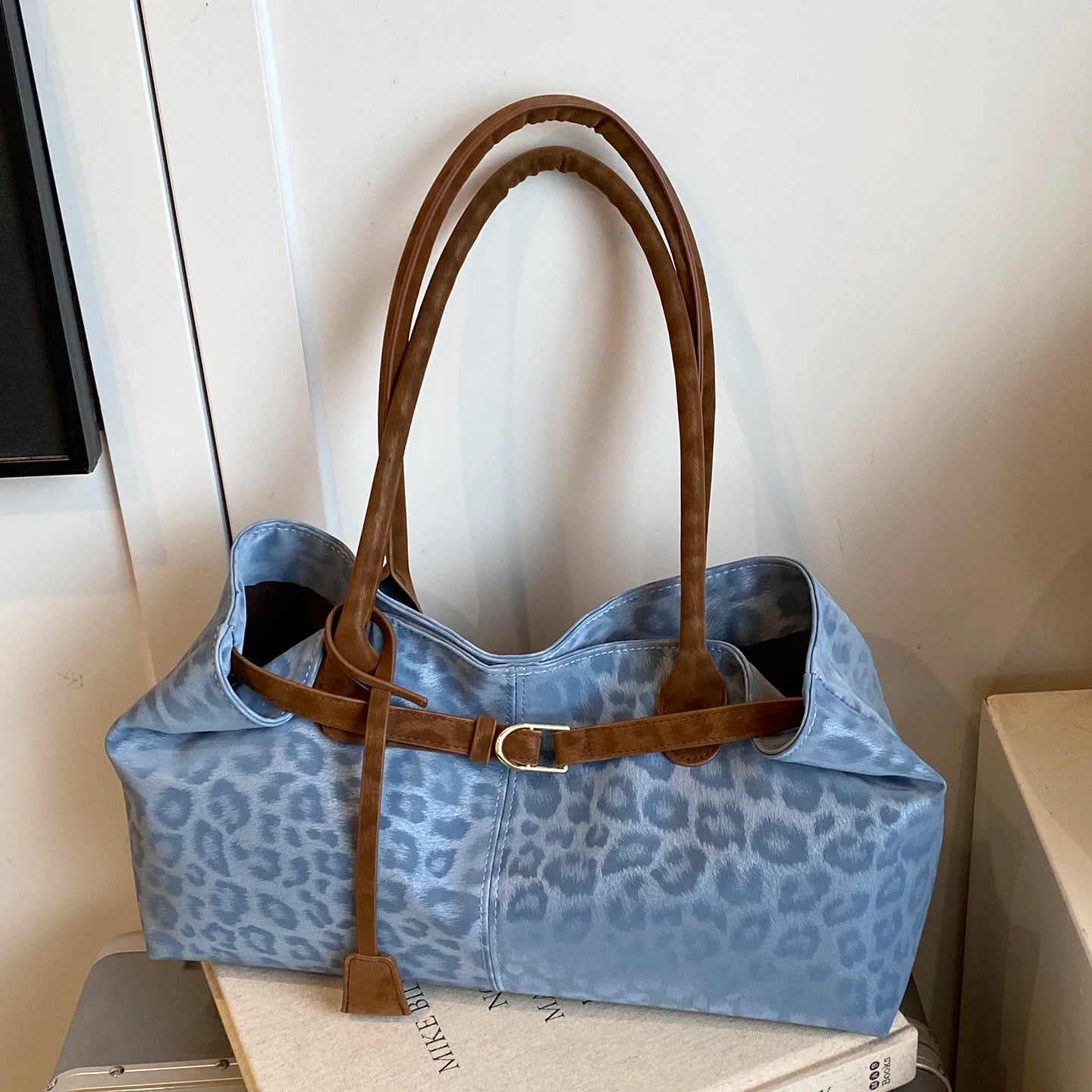 Large Capacity Leopard Print Women'S Tote Bag Commuter Casual Single Shoulder Bag Korean Style PU Material Magnetic Buckle Op...